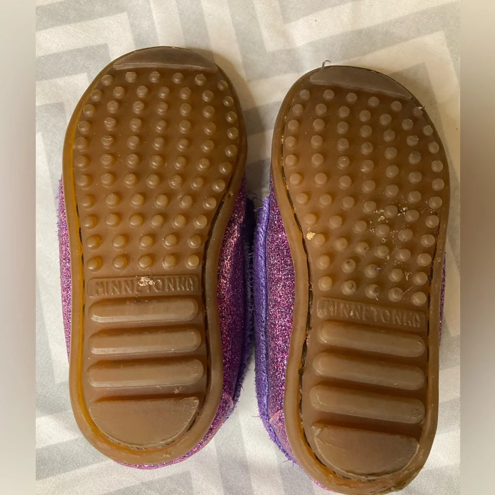 Toddler Girls Minnetonka Purple Glitter Sparkly Suede Moccasins Shoes - Size 8